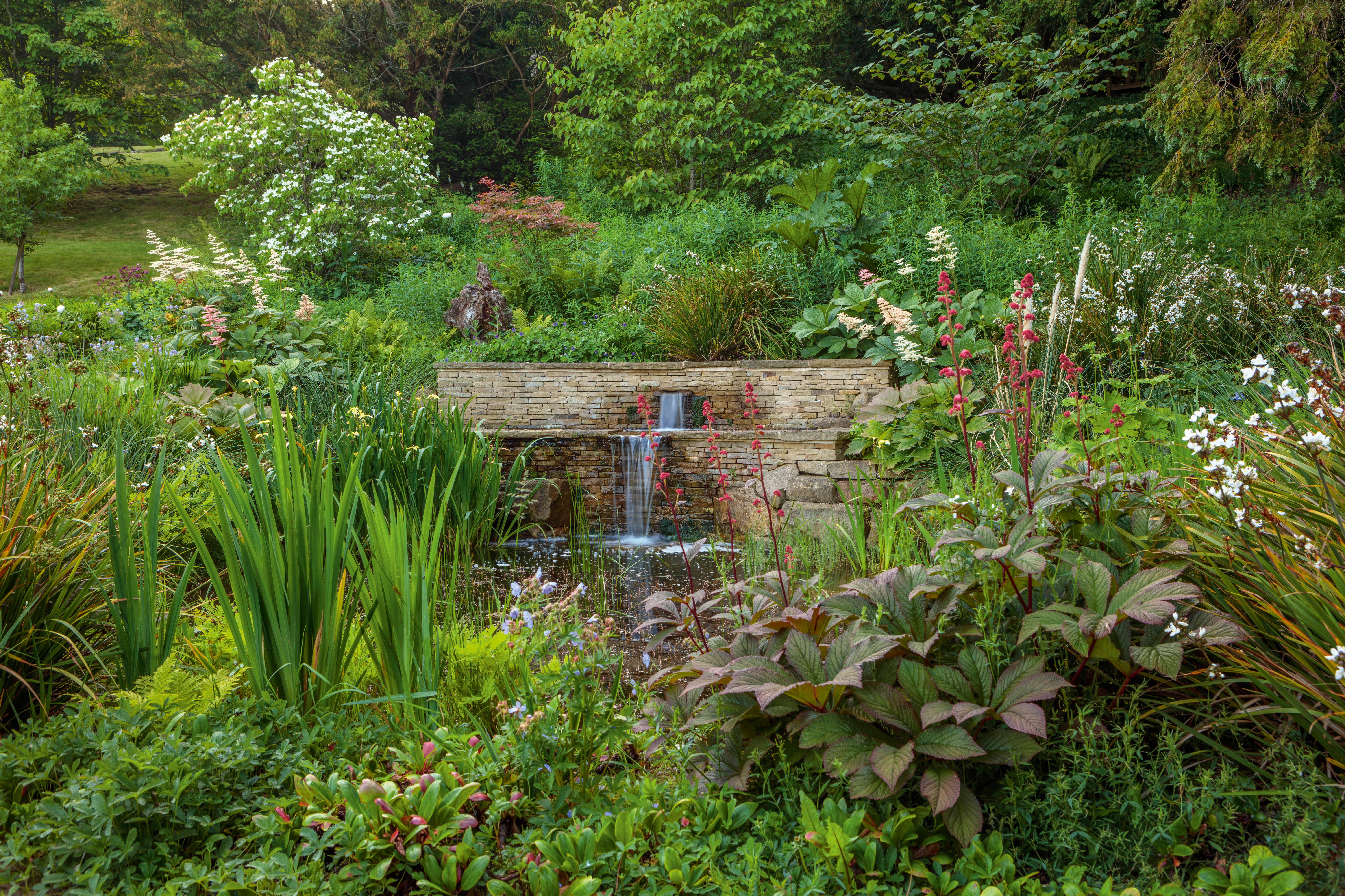 Dowdeswell Court gardens