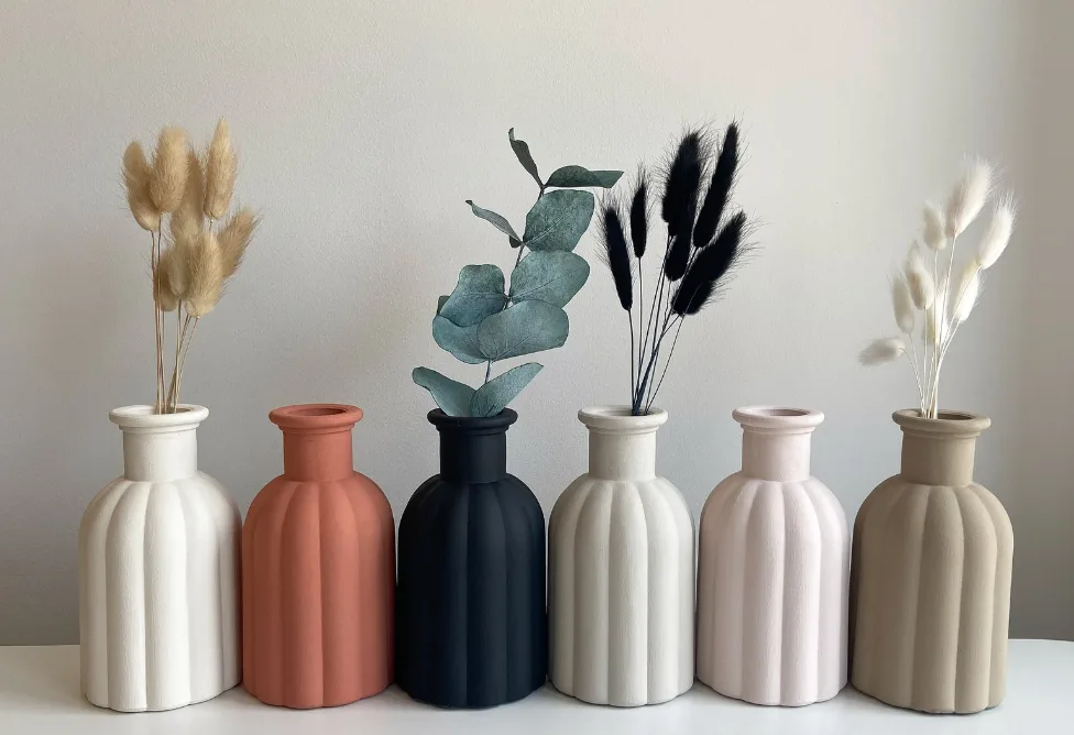 Bud vases with dried flowers Bud vases with dried flowers