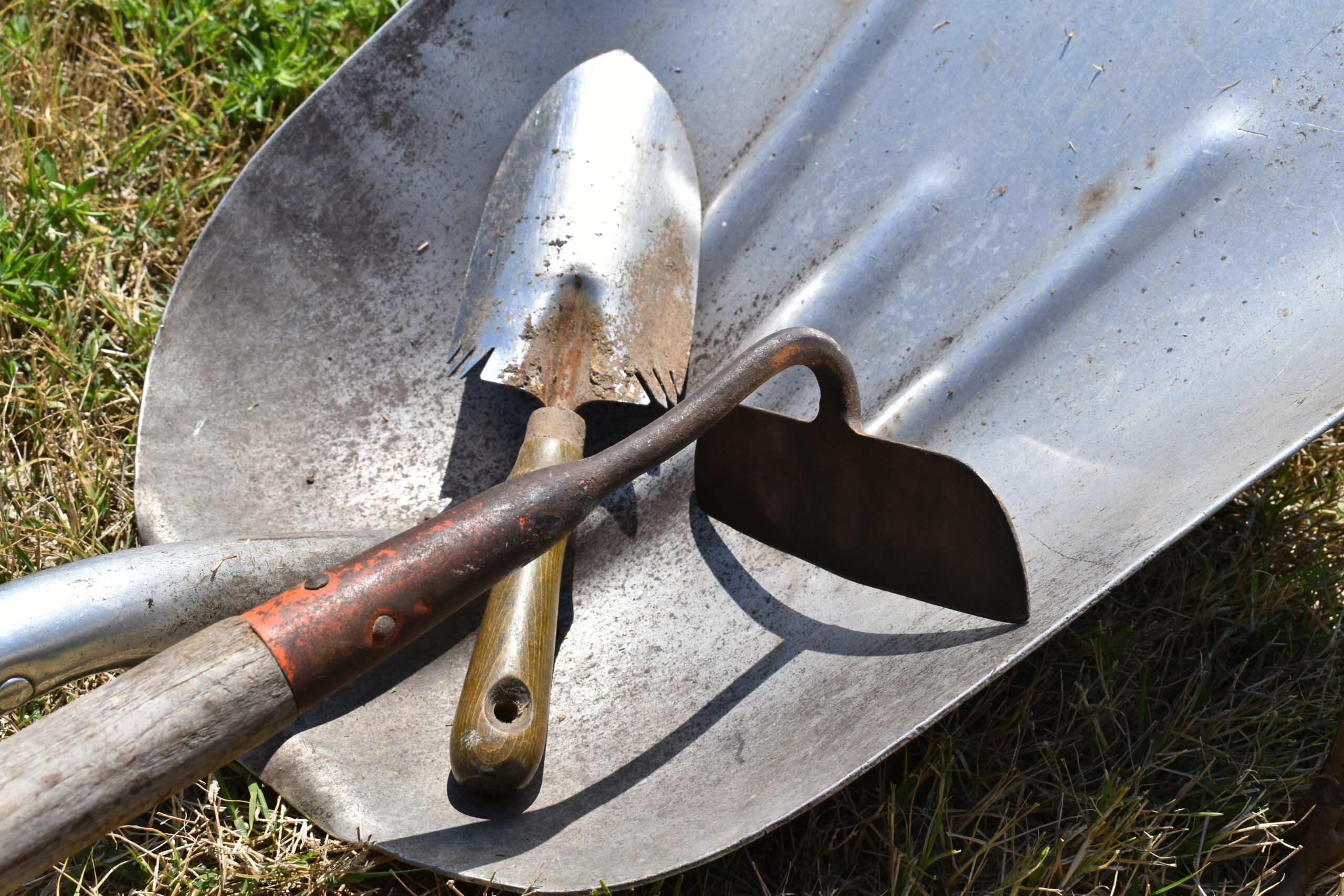 Shovel, hoe and garden trowel
