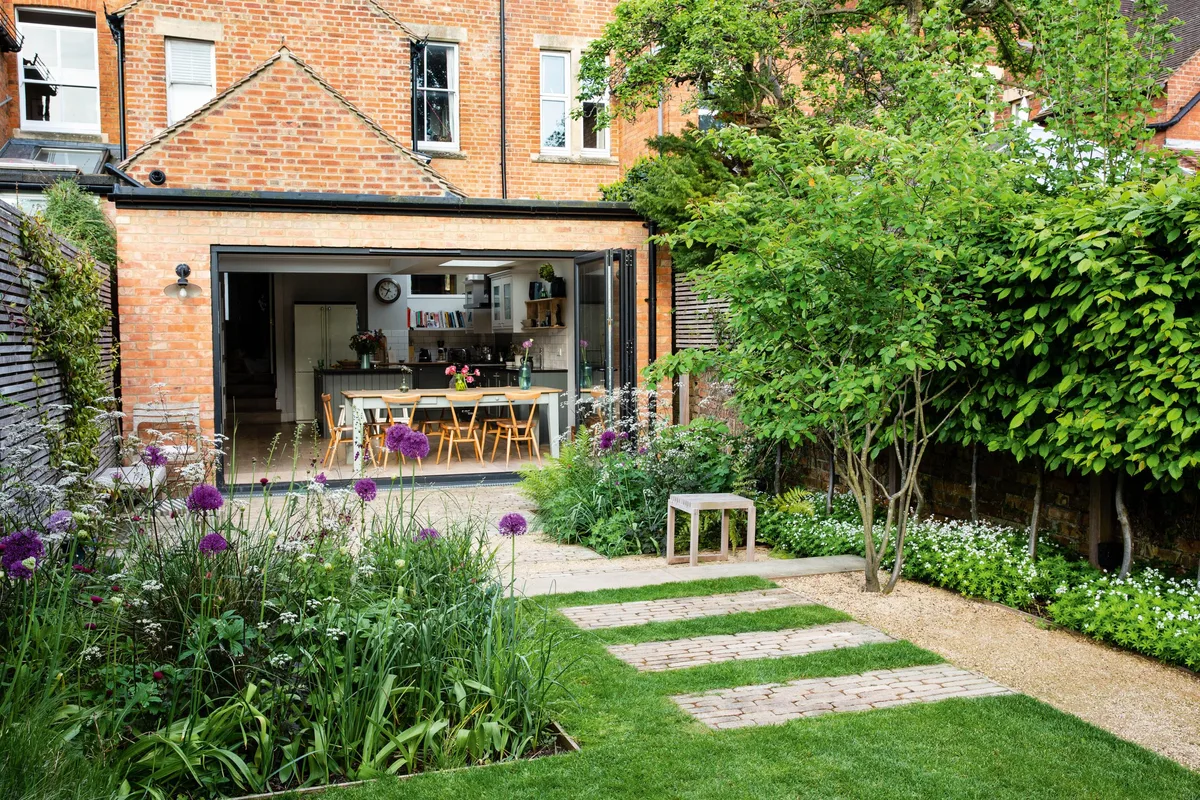A garden designed by Angus Thompson A garden designed by Angus Thompson