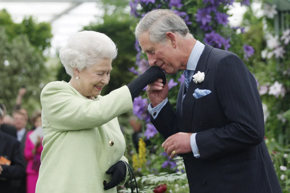 2009: Queen Elizabeth II presents Prince Charles, Prince of Wales with the Royal Horticultural Society's Victoria Medal of Honour during a visit to the Chelsea Flower Show in 2009 in London. 2009: Queen Elizabeth II presents Prince Charles, Prince of Wales with the Royal Horticultural Society's Victoria Medal of Honour during a visit to the Chelsea Flower Show in 2009 in London.