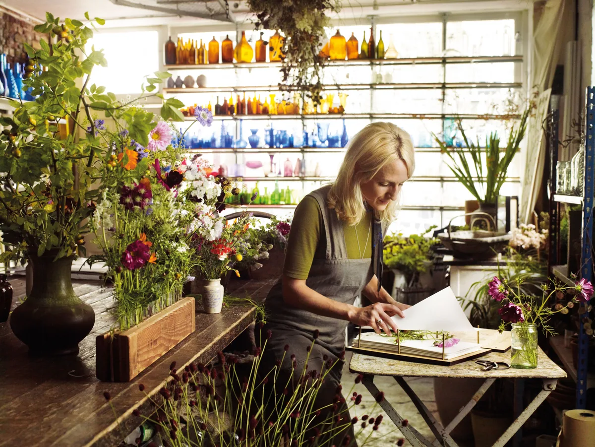 Amy Ireland pressing flowers Amy Ireland pressing flowers